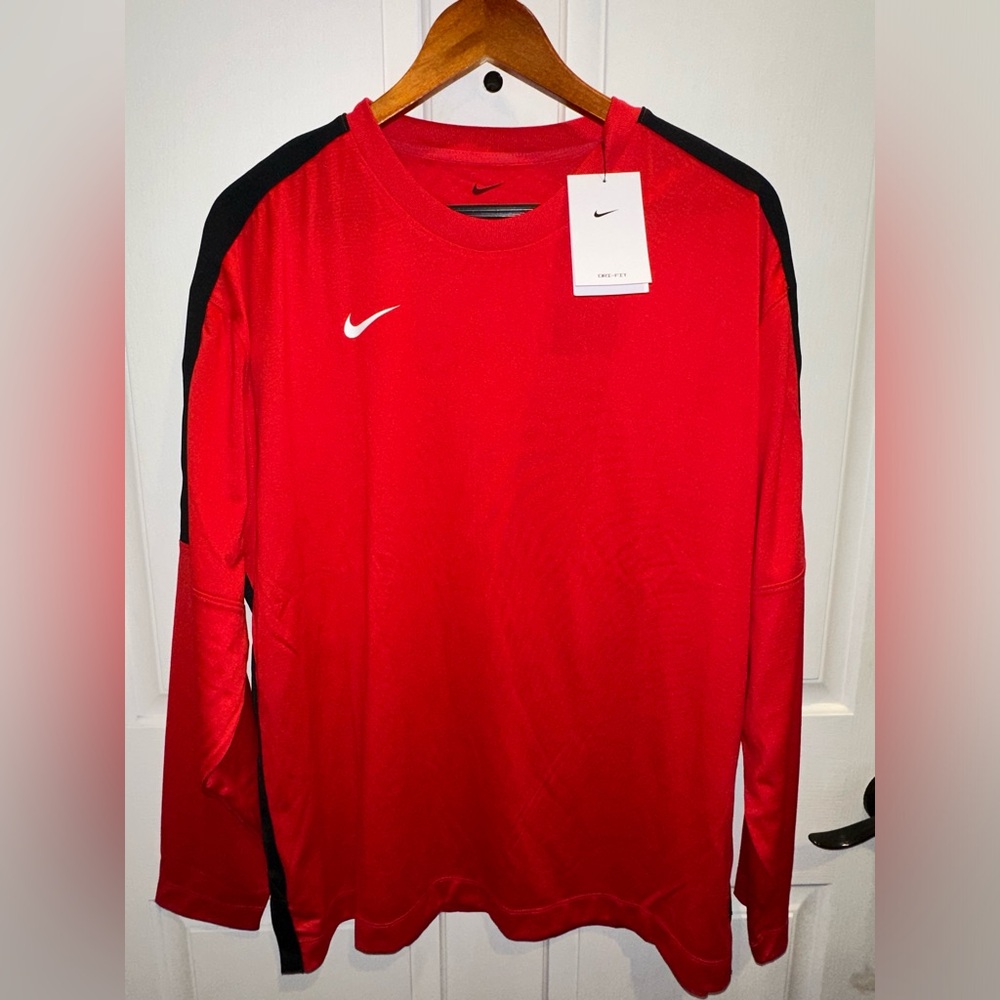 Nike Basketball Women’s Dri-Fit Long Sleeve Red Size XL DC2535-657 New